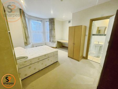 1 bedroom in a house share to rent - Photo 2