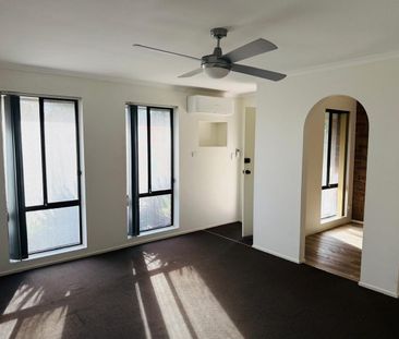 Private Backyard Living in a Comfortable Two-Bedroom Unit – Para Vista - Photo 5