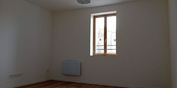 A LOUER CENTRE SIGEAN T2 ENTIEREMENT RENOVE - Photo 3