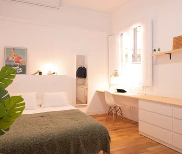 Carrer Gran de Gràcia, Barcelona, Catalonia 08012 - Photo 1