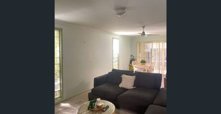 LARGE TOWNHOUSE - Photo 3