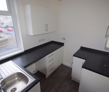 To Let 2 Bed Flat - Photo 4