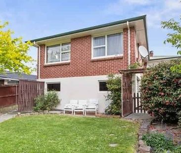 Three bedroom tidy home with backyard - Photo 5