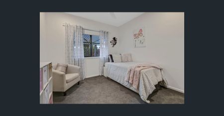 Spacious and Modern Family Home - Photo 4