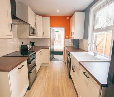 5 bedroom townhouse to rent - Photo 3