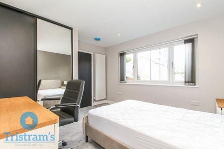 References Pending - 3 bed Semi-Detached House - Photo 3