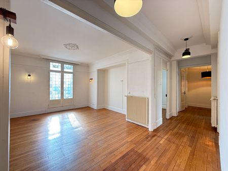 Location Appartement 4 pièces 103m² - Photo 3