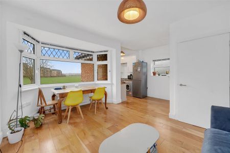 3 bedroom flat to rent - Photo 2