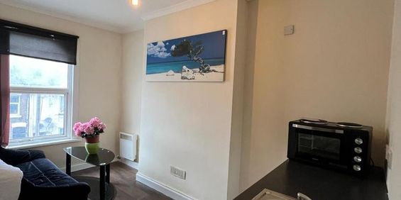 2 bedroom flat to rent - Photo 3