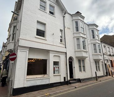 8 bedroom house of multiple occupation to rent - Photo 3