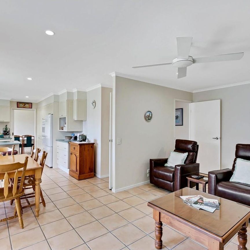 3 Bedroom Family Home with Pool in Maroochydore - Photo 1