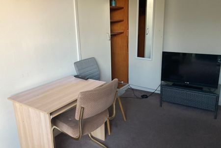 Caulfield North - Photo 5