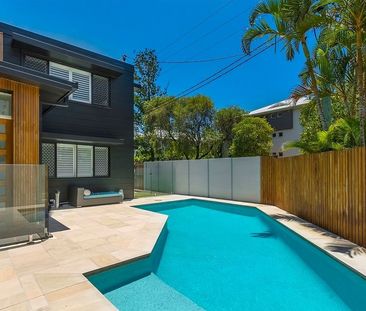 Palm Avenue Coastal Living - Photo 1