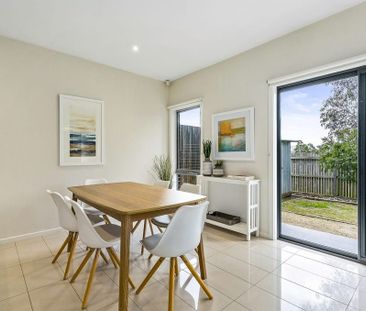 Lovely designer townhouse in the heart of Kilmore - Photo 4