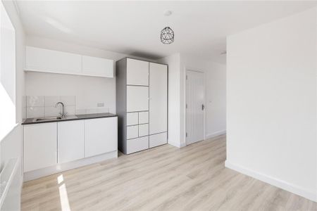 6 bedroom detached house to rent - Photo 2