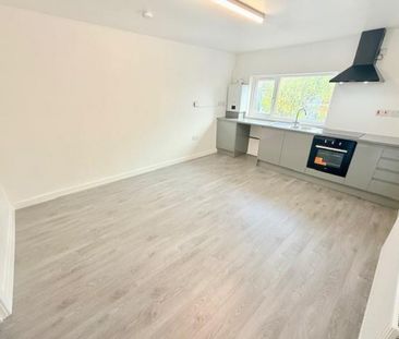 2 bedroom Flat To Let - Photo 6
