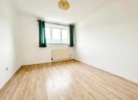 4 bedroom semi-detached house to rent - Photo 2