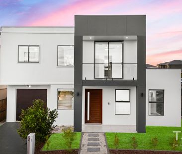 Modern & Sophisticated Home - Photo 3