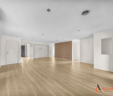 Comfortable 4-Bedroom Home with Study - Photo 1