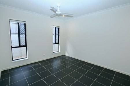 Modern Four Bedroom Springfield Lakes Family Home - Photo 3