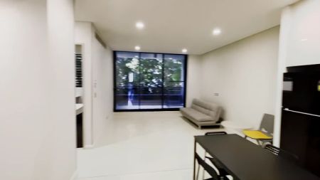 8 Confectioners Way, Sydney - Photo 2