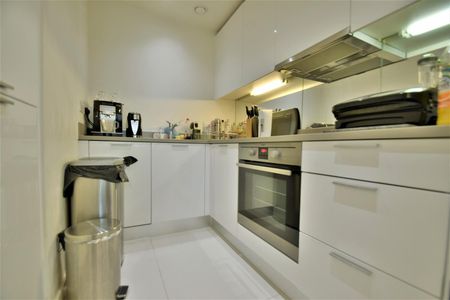 1 bedroom flat - Photo 2