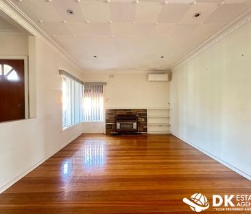 Conveniently Located in St Albans - Photo 6