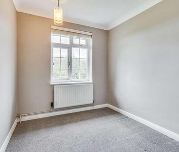 The Crescent, Pendleton Road, Redhill, Surrey, RH1 - Photo 5