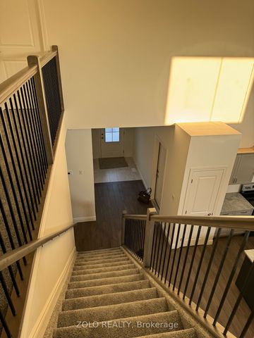 Townhouse For Lease | X8060404 - Photo 5