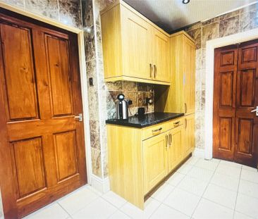 3 bedroom house to rent Scott Hall Road, LS7 - Photo 6