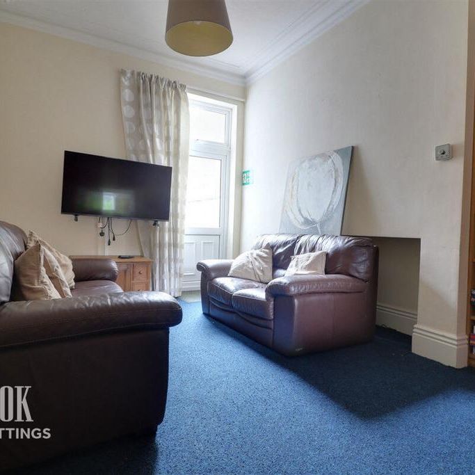 1 bedroom in a house share to rent - Photo 1