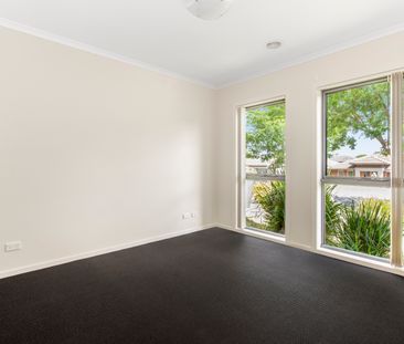 31 Kimberley Grove, Pakenham VIC 3810 - House For Rent | Domain - Photo 1