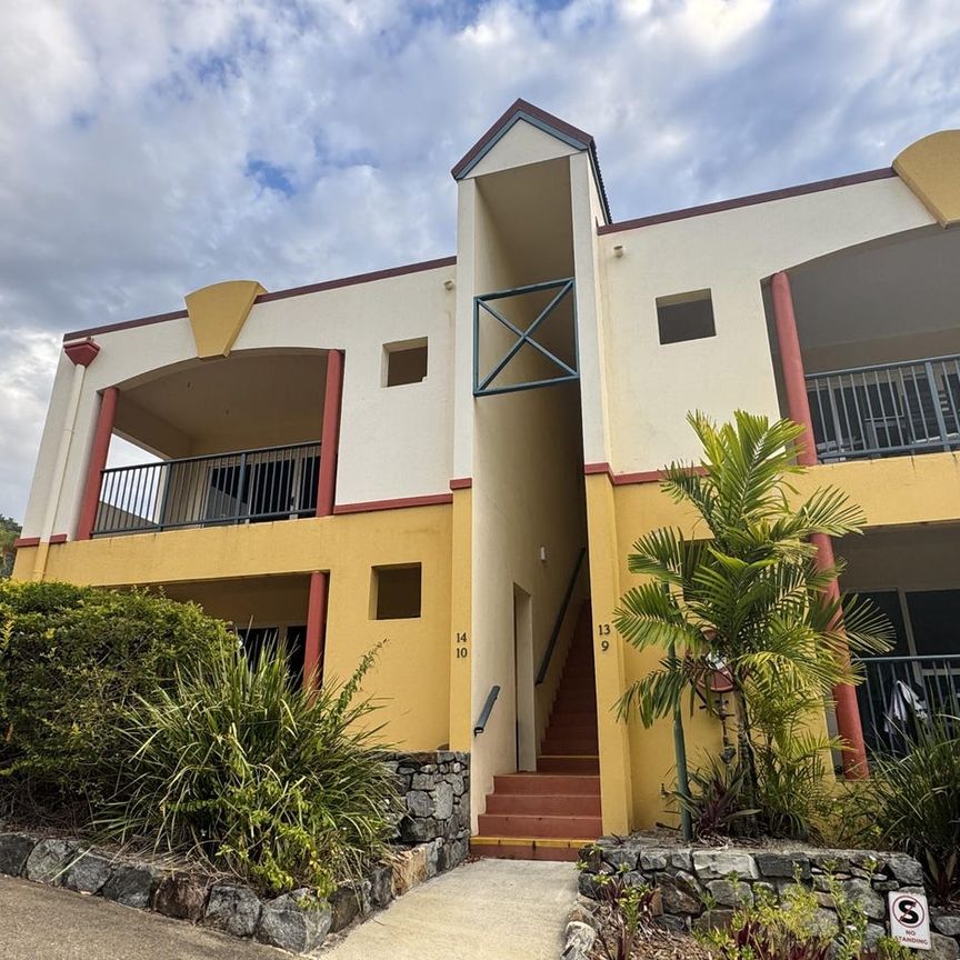 Sunlit Coastal Retreat in Hazelwood Gardens, Steps from Whitsunday Parkland - Photo 1
