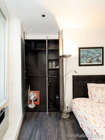 Logement à Paris, Location meublée - Photo 2