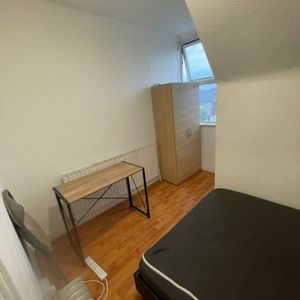 Room in a Shared House, Pinner Road, HA1 - Photo 2