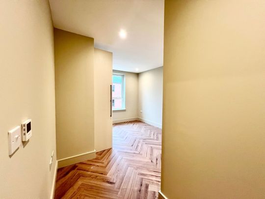 2 Bed Flat, Lapidge Drive, SW17 - Photo 1