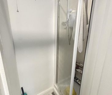 3 bedroom flat to rent - Photo 2