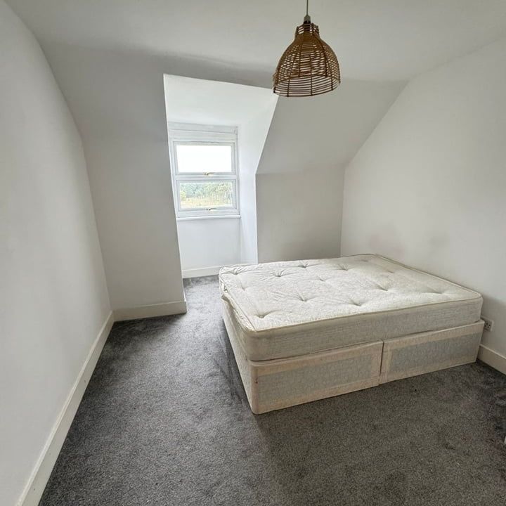 2 Bed Flat, Whipps Cross Road, E11 - Photo 1