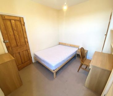 4 bedroom terraced house to rent - Photo 3