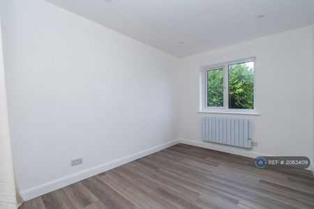 2 bedroom semi-detached house to rent - Photo 4