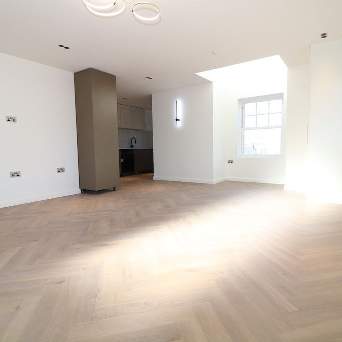 Lyons Court, Dorking, RH4 - Photo 1