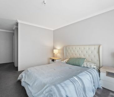 26 Firebrand Grove, Baldivis - A stunning family home - Photo 5