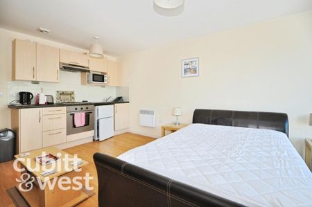Studio to rent - Photo 2