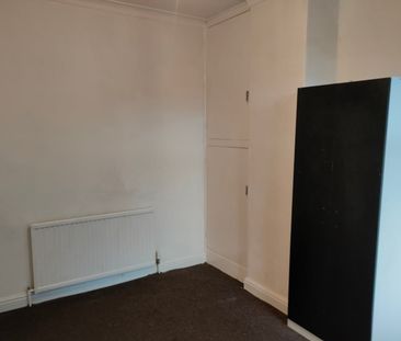 2 Bed Terraced House, Dundas Road, S9 - Photo 2