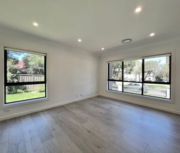 YOUNG AND ATTRACTIVE - GREAT LOCATION - Photo 1
