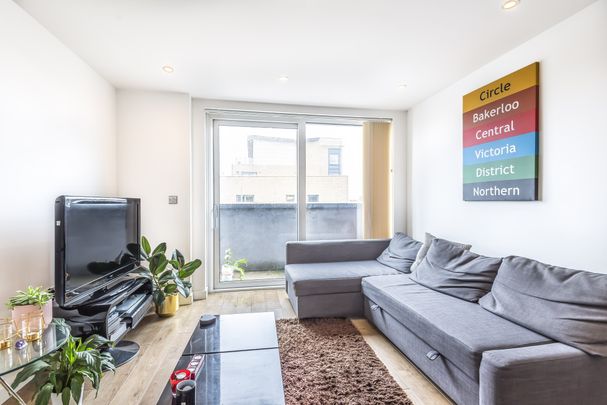 Lime View Apartments, 2 John Nash Mews, London, E14 flat to rent - Photo 1