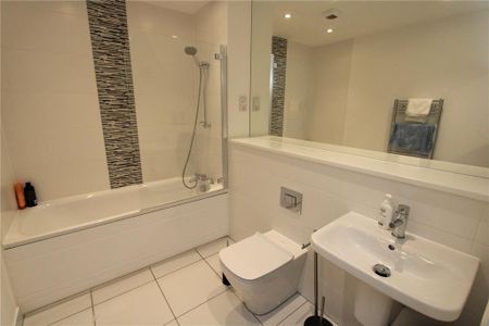 3 bedroom flat to rent - Photo 2