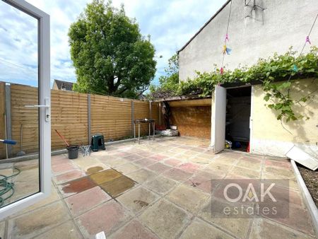 4 bedroom terraced house to rent - Photo 5