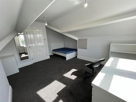 1 bedroom in a house share to rent - Photo 4