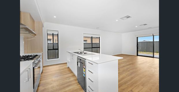 Spacious 4-Bedroom Family Home in Winter Valley - Photo 1